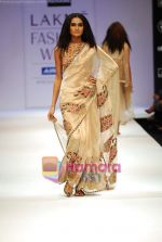 Model walks the ramp for Rehane Show at Lakme Winter fashion week day 4 on 20th Sept 2010 (59).JPG